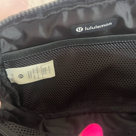 Lululemon Everywhere Belt Bag 1L - Picture 11 of 16